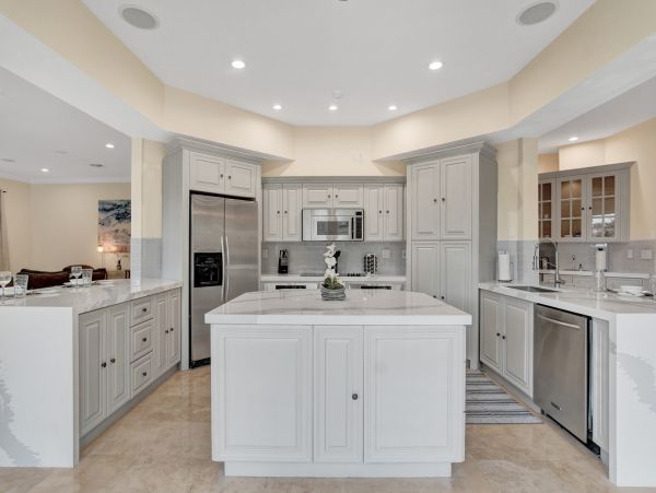 Hollywood Home 978815