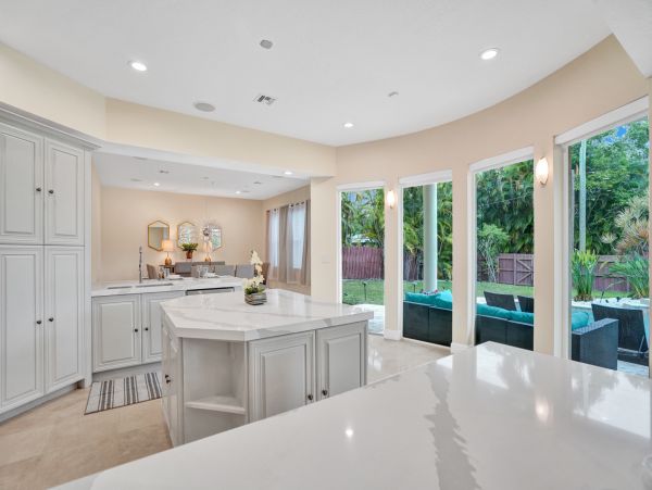 Hollywood Home 978815