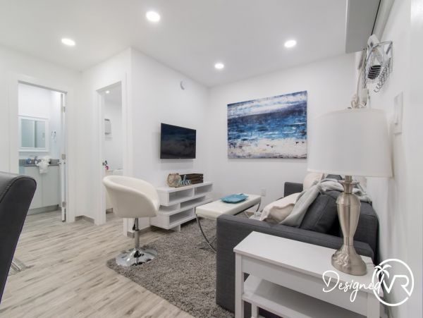 Hollywood Condo 978816