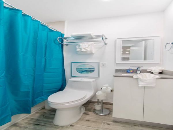 Hollywood Condo 978816