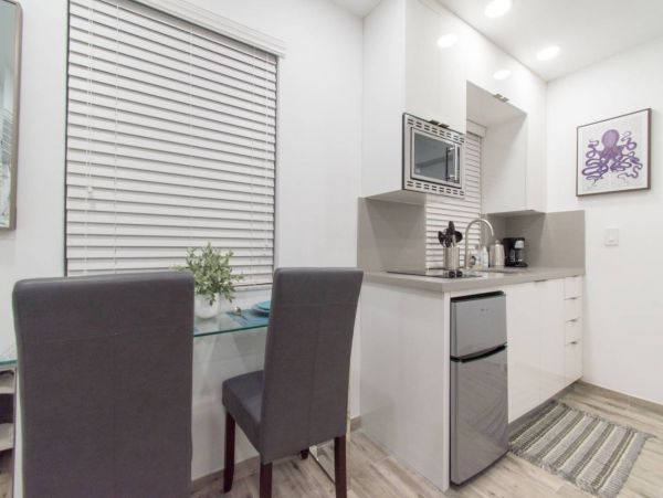 Hollywood Condo 978816