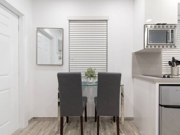 Hollywood Condo 978816