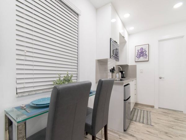 Hollywood Condo 978816