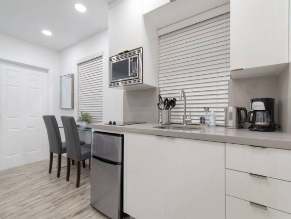 Hollywood Condo 978816