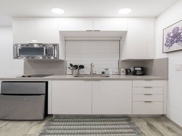 Hollywood Condo 978816