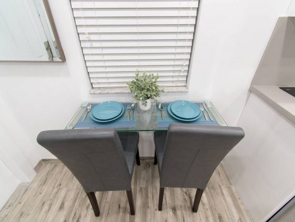 Hollywood Condo 978816