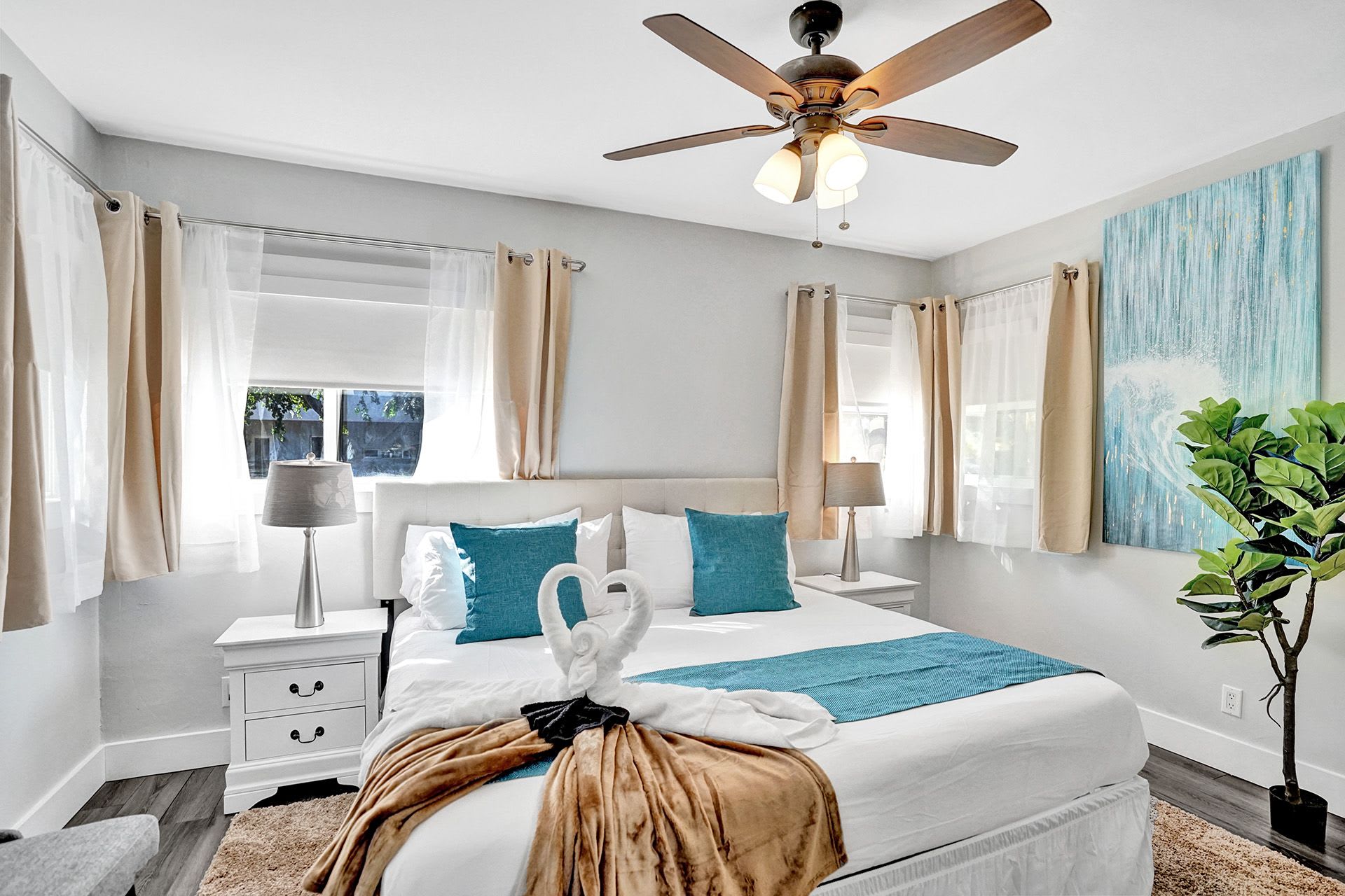 Luxury 5 Bedroom Pool Home in Hollywood FL Walk To Beach
