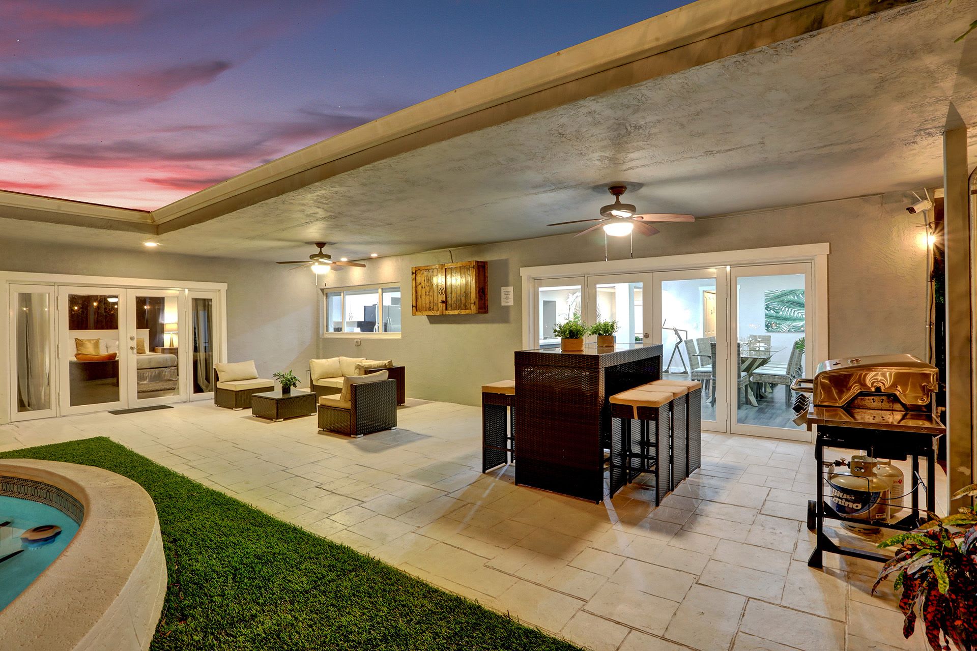Luxury 5 Bedroom Pool Home in Hollywood FL Walk To Beach