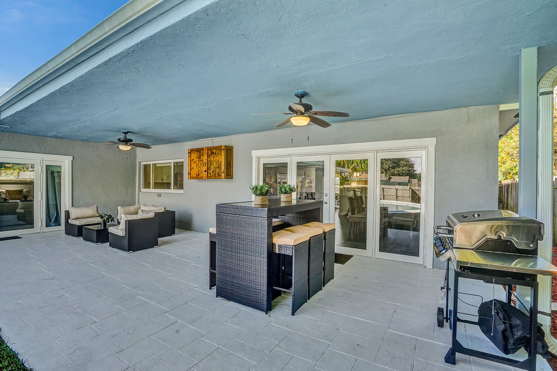 Luxury 5 Bedroom Pool Home in Hollywood FL Walk To Beach