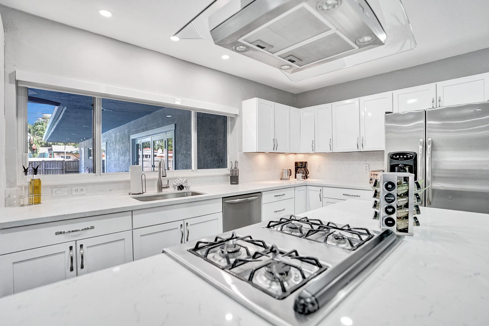 Luxury 5 Bedroom Pool Home in Hollywood FL Walk To Beach