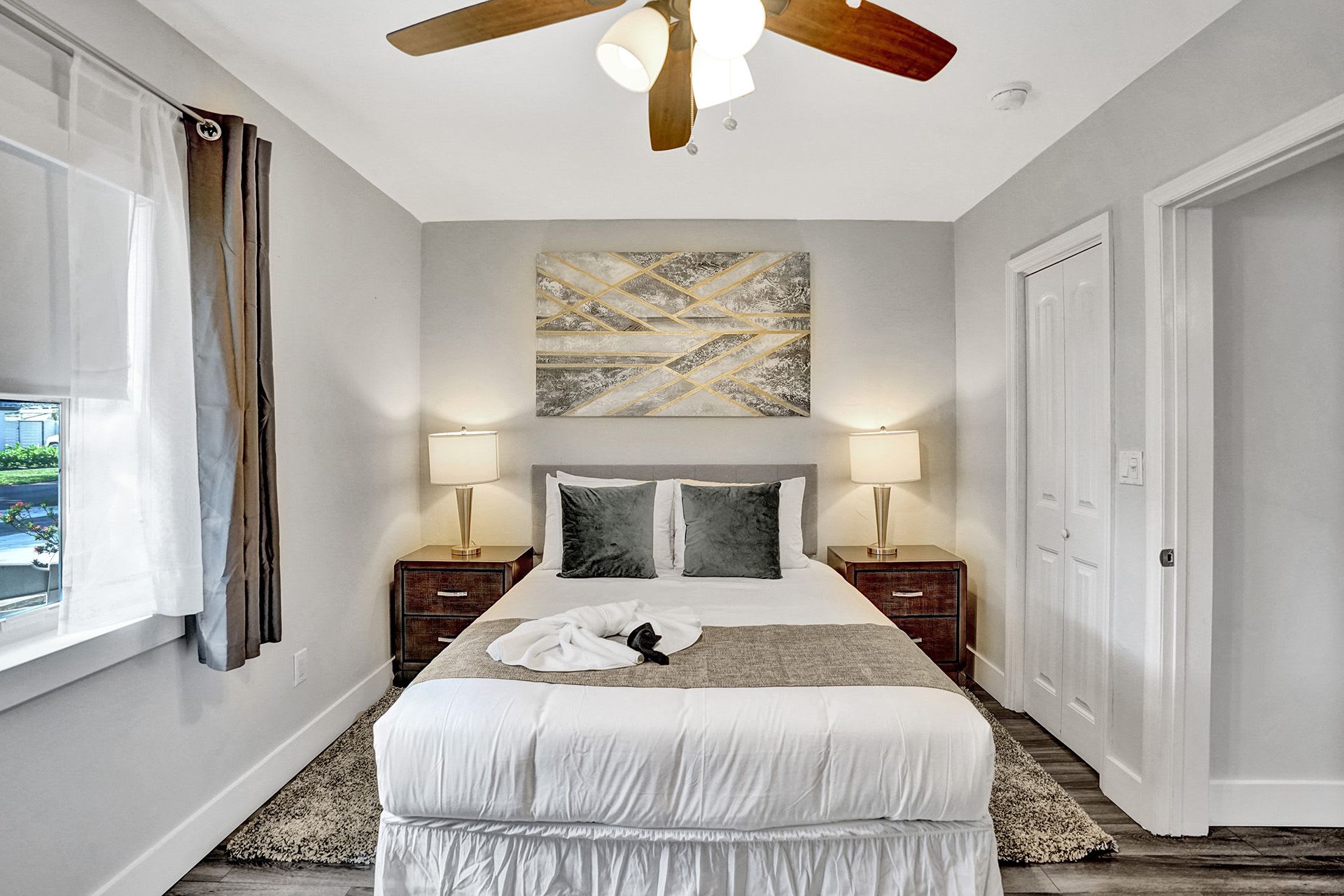 Luxury 5 Bedroom Pool Home in Hollywood FL Walk To Beach