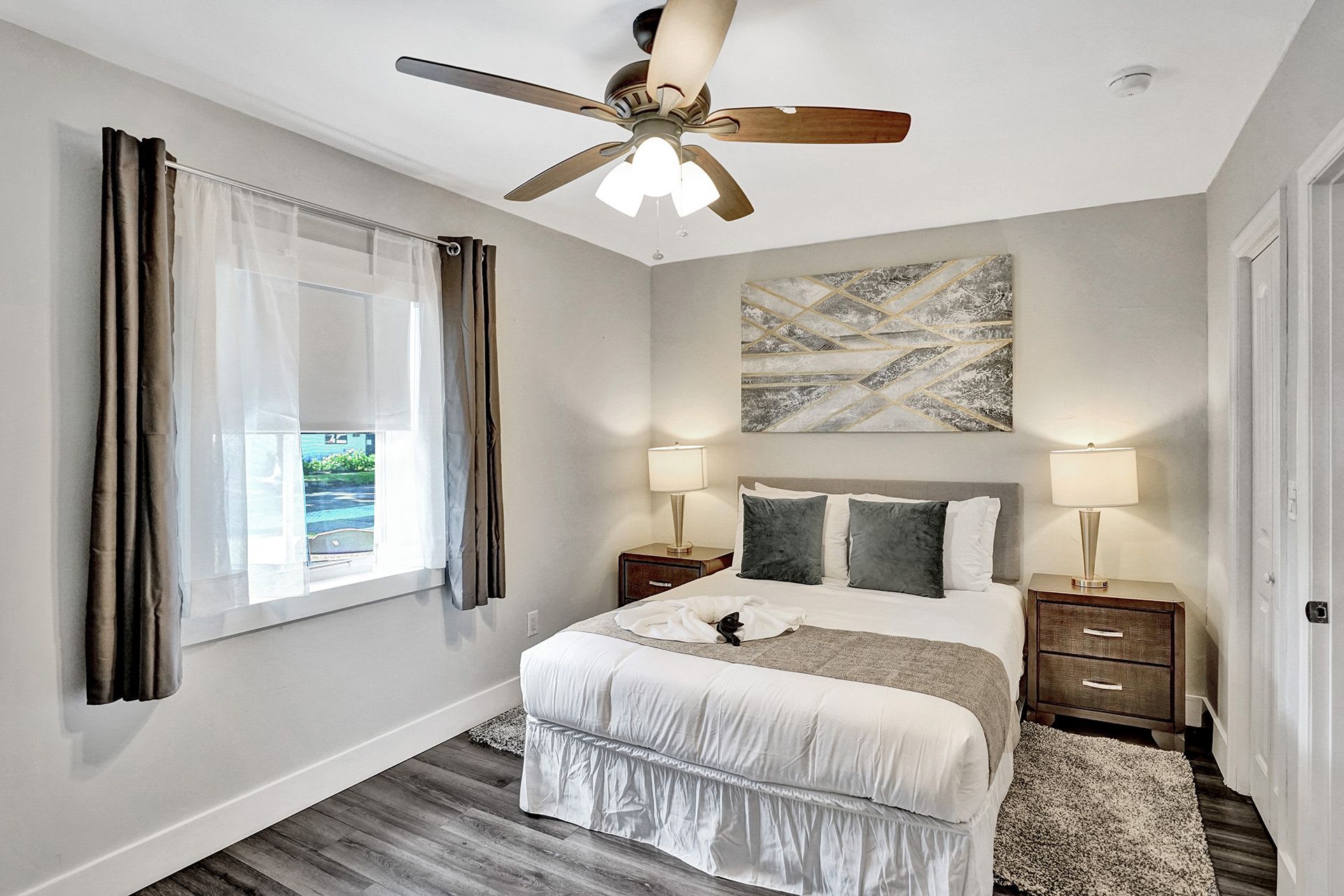 Luxury 5 Bedroom Pool Home in Hollywood FL Walk To Beach