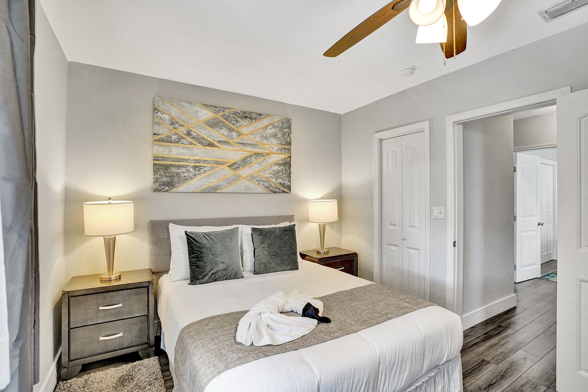 Luxury 5 Bedroom Pool Home in Hollywood FL Walk To Beach