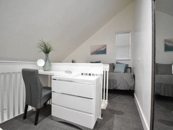 Hollywood Condo 978818