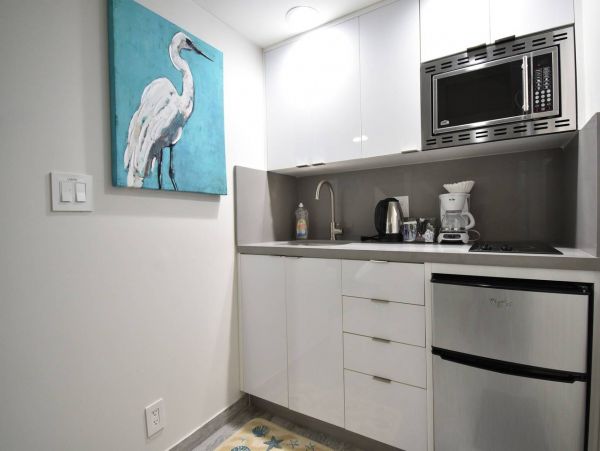 Hollywood Condo 978818