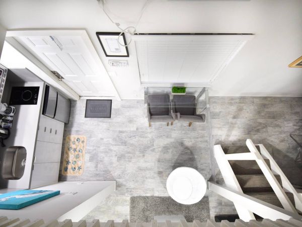 Hollywood Condo 978818