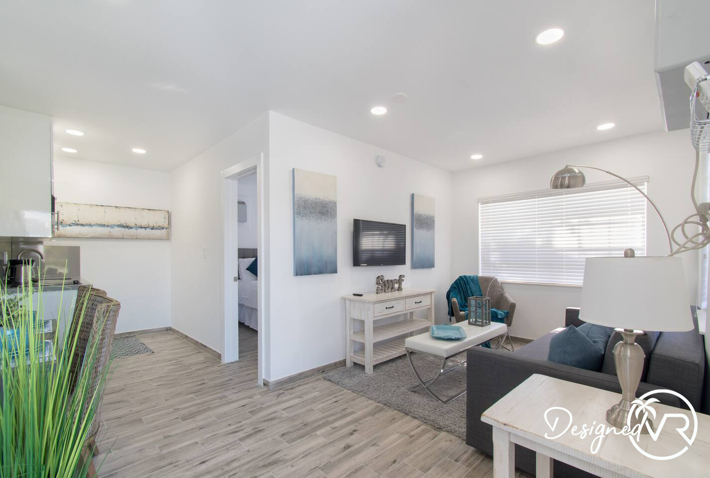 Hollywood Condo 978819