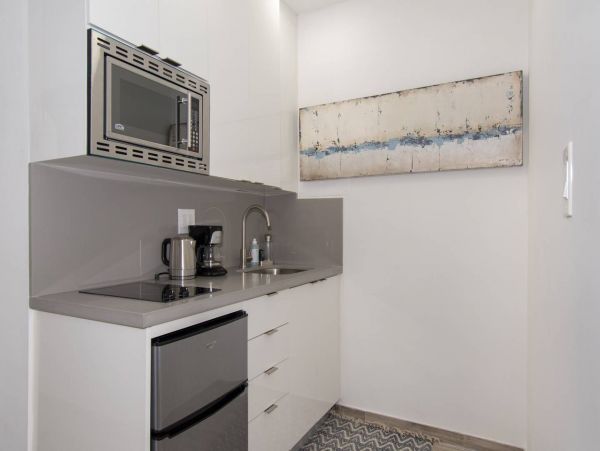 Hollywood Condo 978819