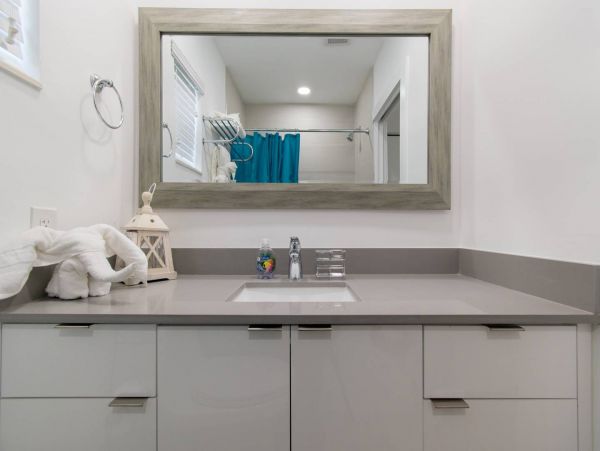 Hollywood Condo 978819