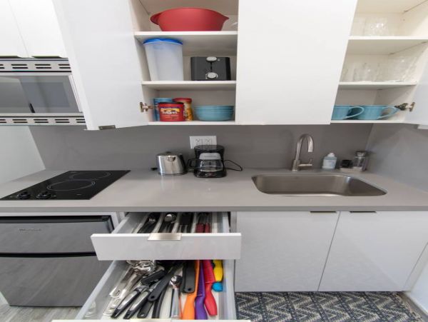 Hollywood Condo 978819