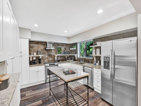 Hollywood Home 978820