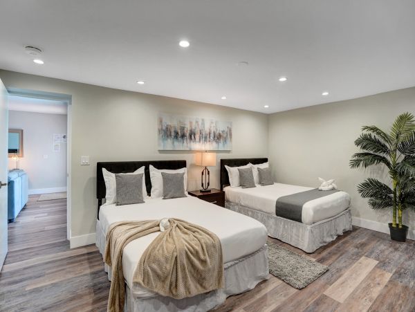 Hollywood Home 978820