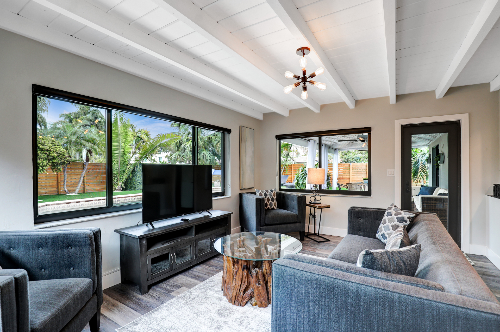 Hollywood Home 978820