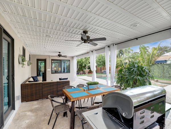 Hollywood Home 978820