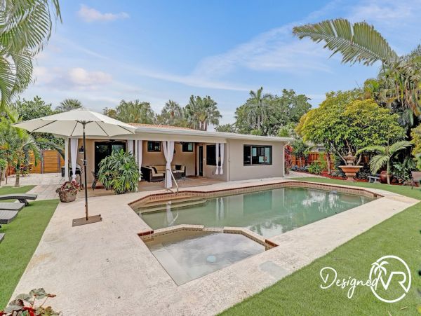Hollywood Home 978820
