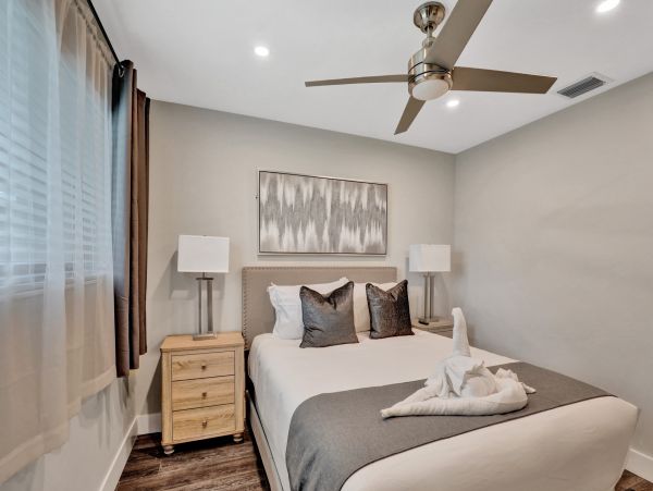 Hollywood Home 978820