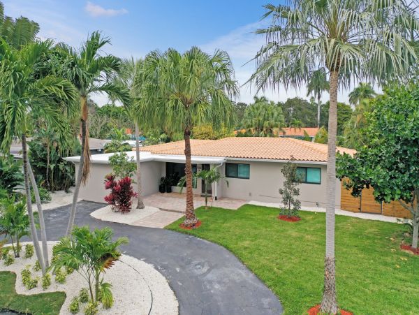 Hollywood Home 978820
