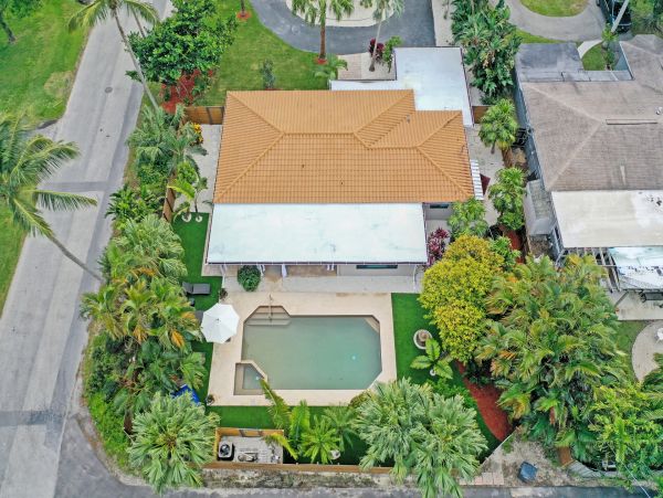 Hollywood Home 978820
