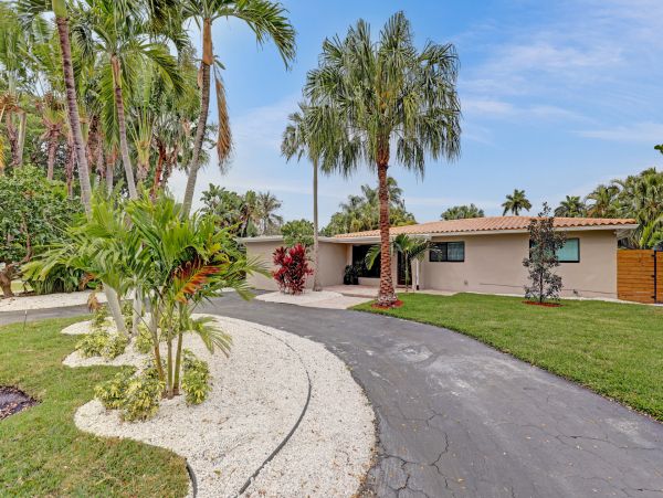 Hollywood Home 978820