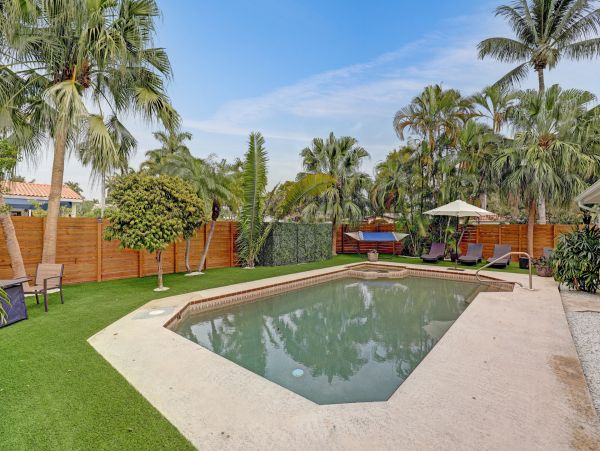 Hollywood Home 978820