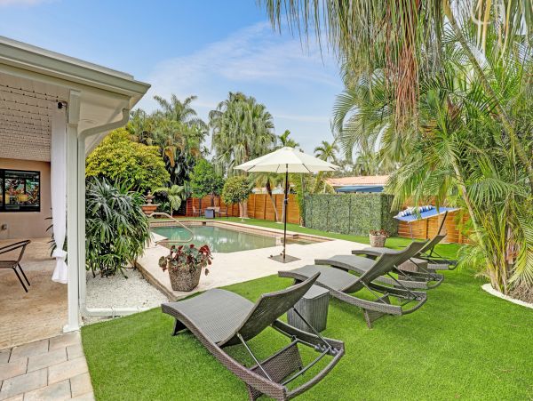 Hollywood Home 978820