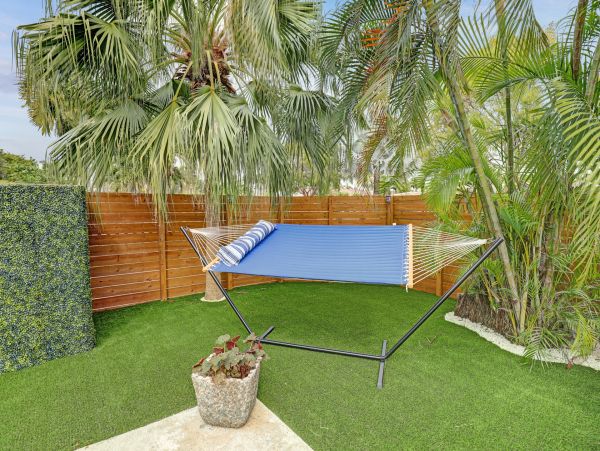 Hollywood Home 978820