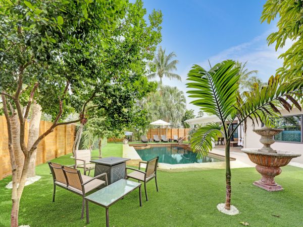 Hollywood Home 978820