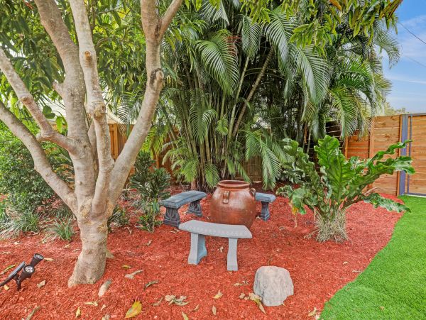 Hollywood Home 978820