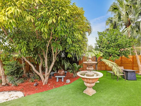 Hollywood Home 978820