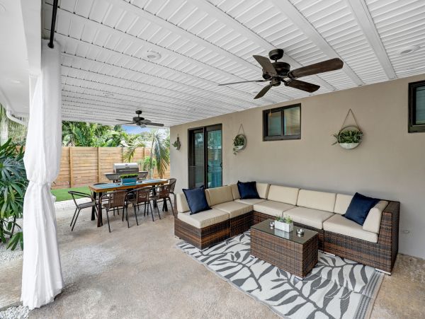 Hollywood Home 978820