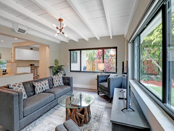 Hollywood Home 978820