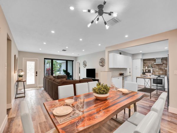 Hollywood Home 978820