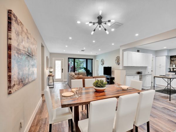 Hollywood Home 978820