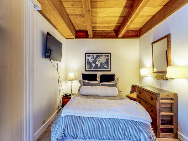 Lake Tahoe North Shore Home 978894