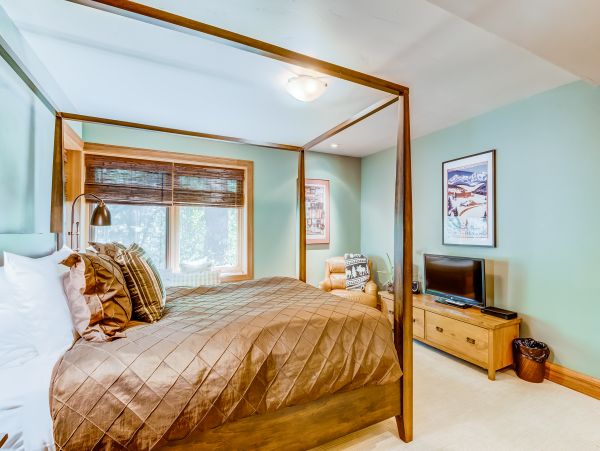 Lake Tahoe North Shore Home 978899