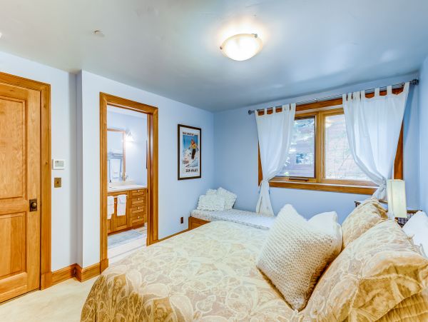 Lake Tahoe North Shore Home 978899