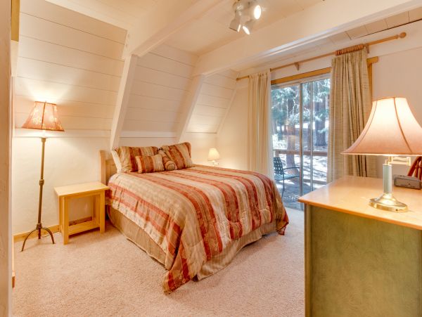 Lake Tahoe North Shore Home 978907