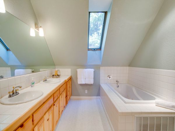 Lake Tahoe North Shore Home 978910