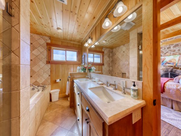 Lake Tahoe North Shore Home 978937
