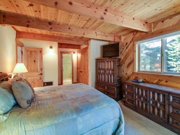 Lake Tahoe North Shore Home 978940